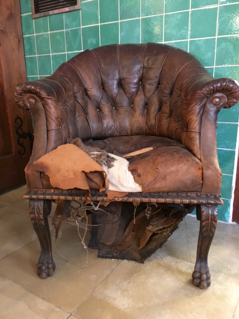 Die Zeit reicht leider häufig nicht, um alle Pläne umzusetzen. Aber zum Wegwerfen ist dieser Sessel immer noch zu schade